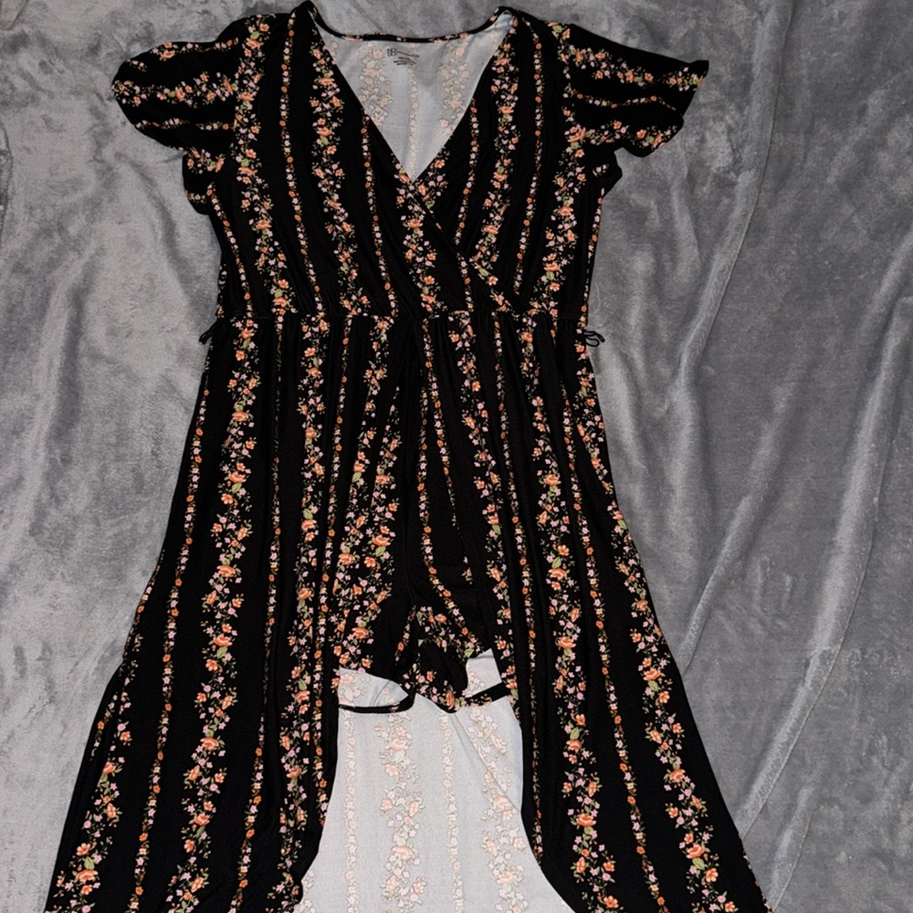 Cute floral romper/dress XXL (19) black floral